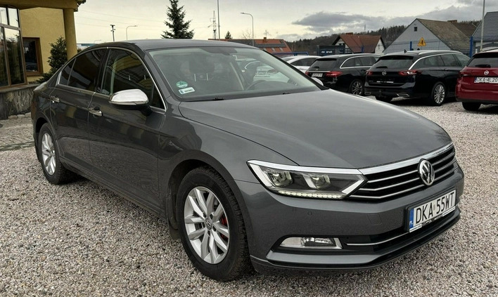 Volkswagen Passat cena 45900 przebieg: 300000, rok produkcji 2015 z Góra małe 497